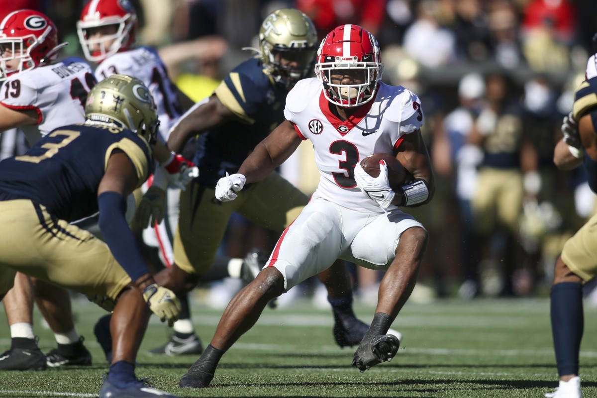 Georgia Bulldogs running back Zamir White (3) runs the ball against the Georgia Tech Yellow Jackets. Mandatory Credit: Brett Davis-USA TODAY Sports